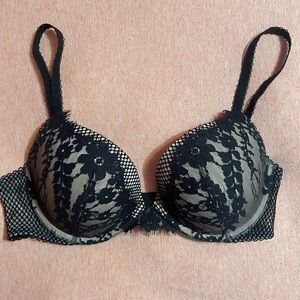 VS bra sz 36C